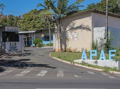 Outlet Jeans beneficente da APAE terá descontos de até 70%