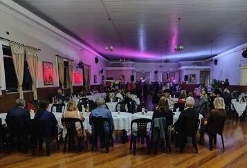 Baile das Mães do Circolo celebra com música, homenagens e muita emoção   
