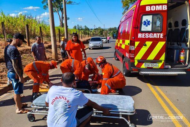 Jovem perde o controle da moto e bate em poste na Itapira/Mogi