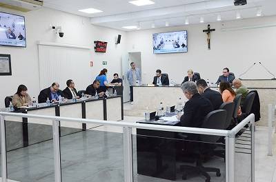 Em sessão atípica, vereadores aprovam três novos projetos