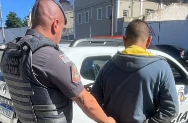 Durante patrulhamento, Polícia Militar captura procurado na rua XV