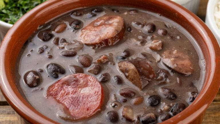 Famosa Feijoada Beneficente do SOS ocorre neste domingo