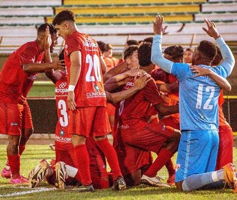 Vermelhinha joga em casa em busca da segunda vitória