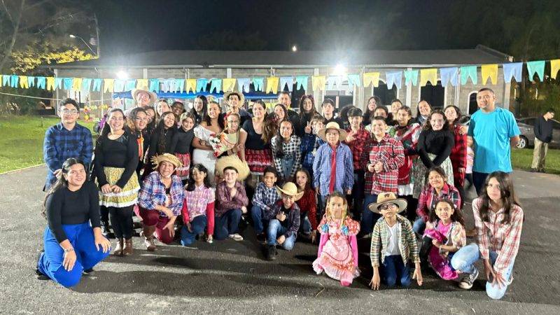 Viva São João! Procissão marca encerramento de festa no Flávio Zacchi