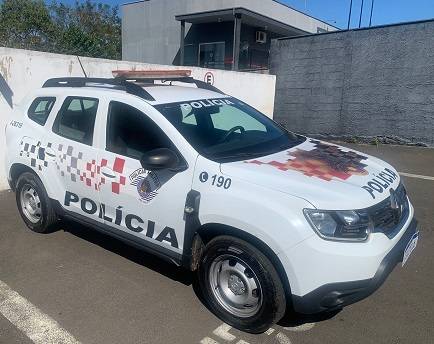 Polícia Militar prende dois por envolvimento em roubo de trator