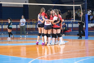 Sub14 e sub17 femininos de Itapira vencem Pinhal