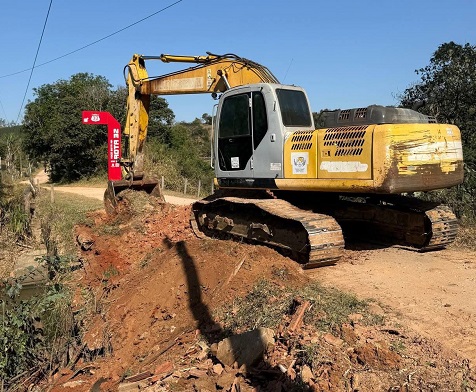 Obra da Prefeitura de Jacutinga interdita ponte entre Sapucaí e Eleutério