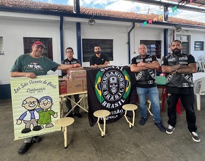 Insanos MC realiza campanha e doa 300 litros de leite ao Asilo São Vicente