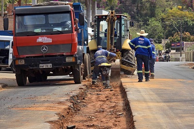 Prefeitura dá início à obra de recapeamento na Avenida Brasil