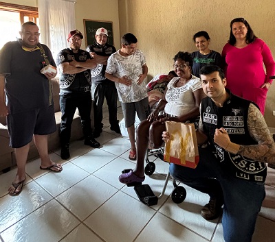 MC Dia Feliz leva solidariedade e alegria a crianças e idosos em Itapira