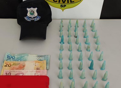 Adolescente ‘roda’ com cocaína em ponto de tráfico no Flávio Zachhi
