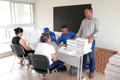 Itapira tem grande adesão em campanha e 2.000 lâmpadas são trocadas