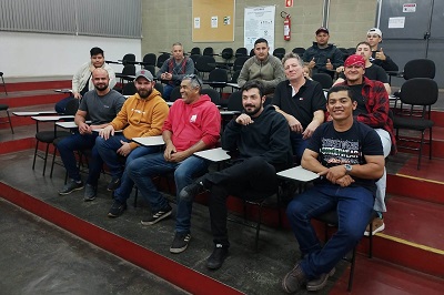 Primeira turma do curso de Elétrica do CVT forma 18 profissionais