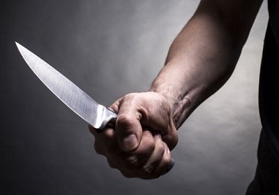 Mulher tinha medida protetiva contra ex que a atacou com 3 golpes de faca