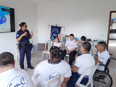 GCM promove conscientização de trânsito para alunos da ADI   