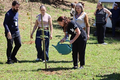 Senac, COC e Meio Ambiente se unem em ação de plantio de árvores