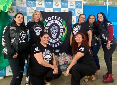 Motoclube das Lokas realiza doação de cestas básicas para a APAE   