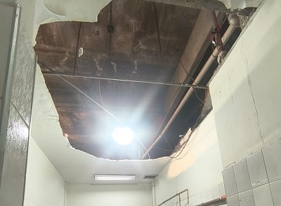 Forro do teto da lavanderia do Hospital Municipal despenca