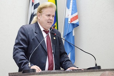 Carlinhos Sartori cobra credenciamento de médicos para renovação da CNH