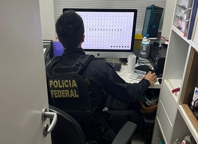 PF cumpre mandados por fraudes na compra de livros e kits didáticos