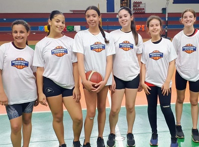 Alunos do Basquete recebem camiseta pelo “Mês da Criança” e aniversário da cidade