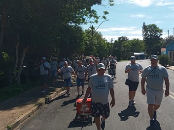 Barminhada ‘original’ reúne quase 100 participantes e consolida tradição