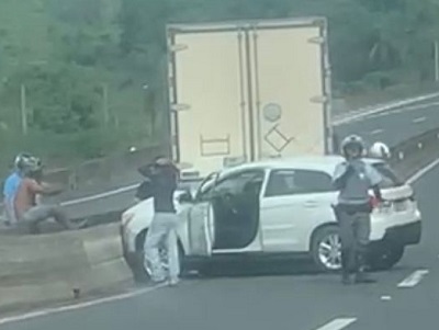 Acidente entre caminhão e carro causa lentidão na SP-147