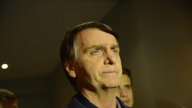 Defesa de Bolsonaro pede prisão domiciliar humanitária ao STF