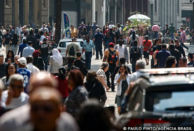 Mais de 8,6 milhões deixam pobreza; Brasil tem melhor nível desde 2012