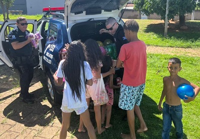 GCM promove festa de Natal com Papai Noel e carreata pelas ruas da cidade