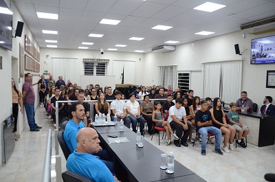 Entrega da Medalha “Hideraldo Luiz Bellini” lota o plenário da Câmara Municipal   