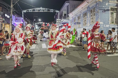Emoção, sonhos e famílias reunidas: Parada de Natal encanta Itapira mais uma vez