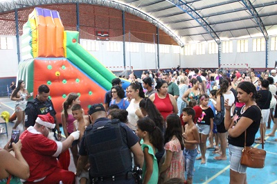 Natal das Crianças da GCM reúne centenas de famílias no Lazer