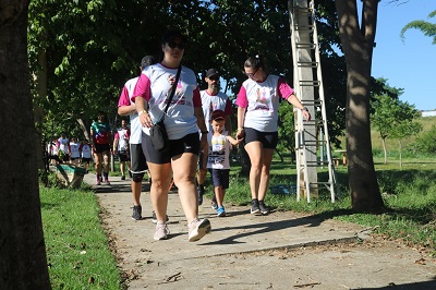 Caminhada Beneficente arrecada 140 litros de leite para duas entidades