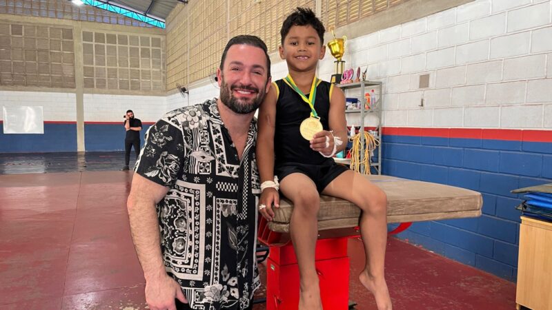 Ginasta Diego Hypólito conhece talento mirim itapirense