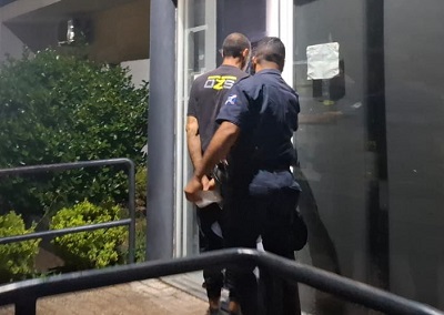 Homem com mandado de prisão é capturado em casa abandonada