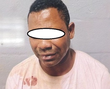 Homem ‘toma todas’ e agride a mulher com soco no peito e facada