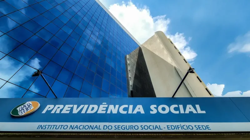 Sancionada lei que proíbe descontos em benefícios do INSS