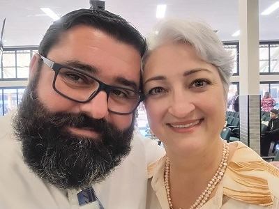 Coveiro lança livro e música em homenagem a esposa